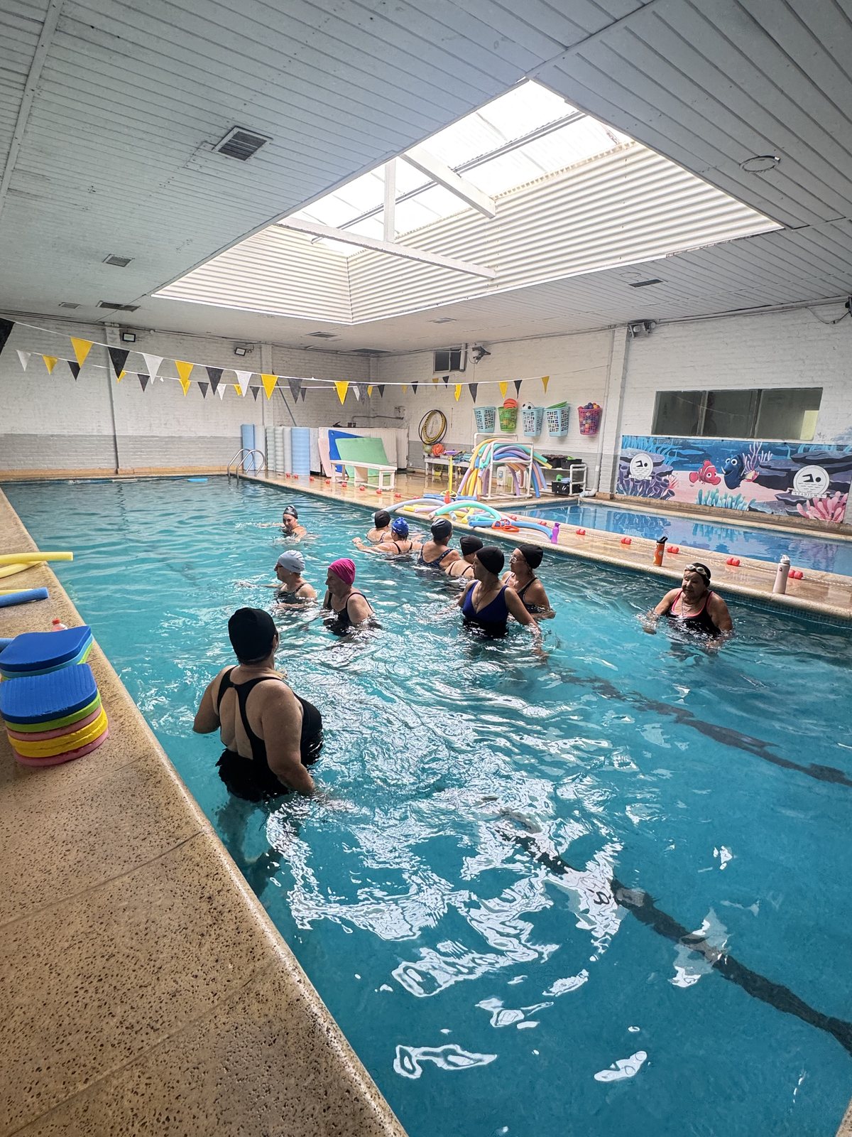 Clase de hidroterapia en la pileta climatizada de Stadium's